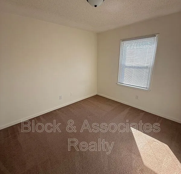 500 N Church St #13 — Photo 4