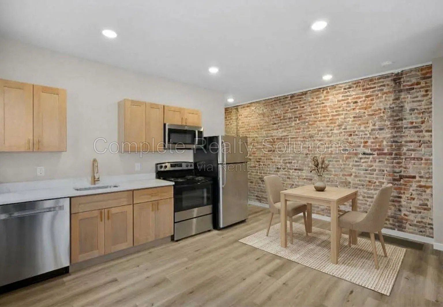 3140 Magnolia Ave — Photo 2
