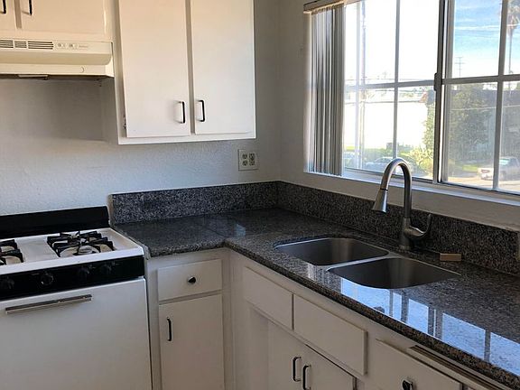 2nd image of 5316 Cahuenga Blvd APT 4