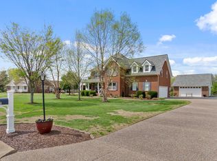 1922 Victorian Rd, Columbia, TN 38401