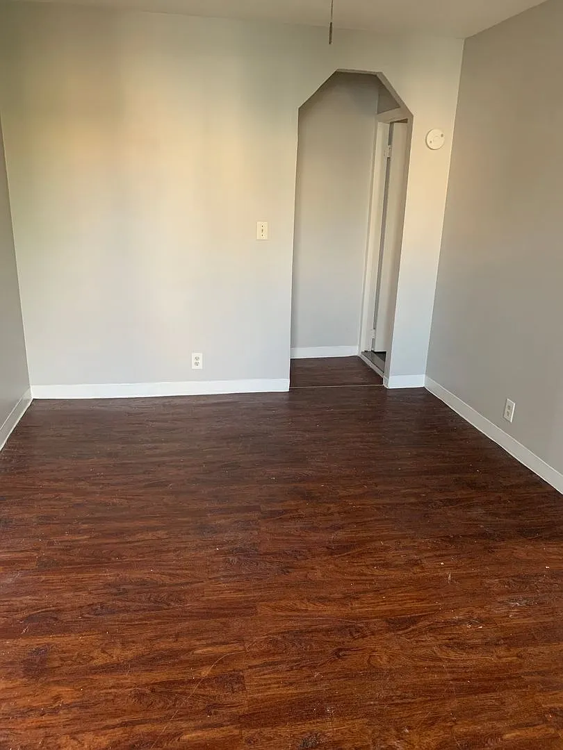 280 Hawthorne Avenue — Photo 1