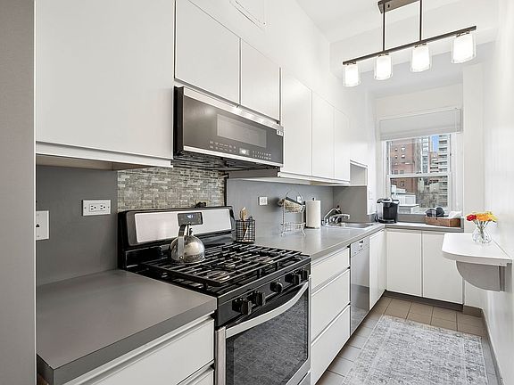 4th image of 220 Madison Ave APT 6B