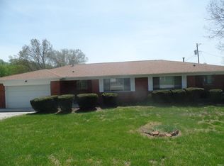 211/213 Locust Dr, Bloomfield, IN 47424