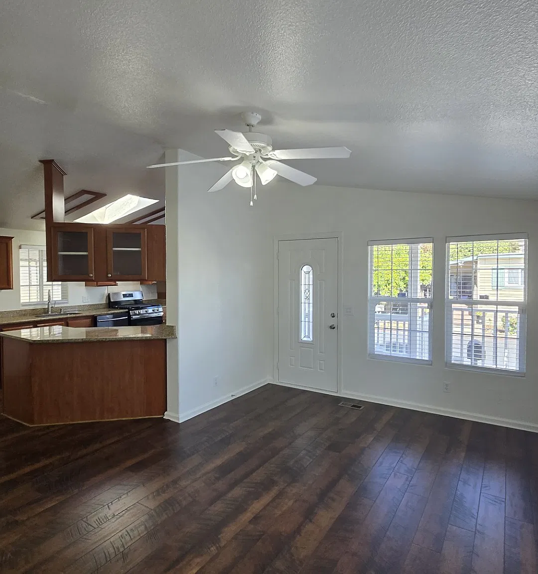 3 bed, 1296 sqft, $2,695 — Photo 3