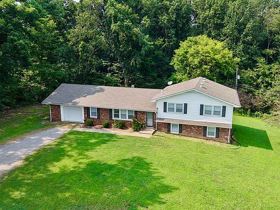 3rd image of 208 John Kelly Dr