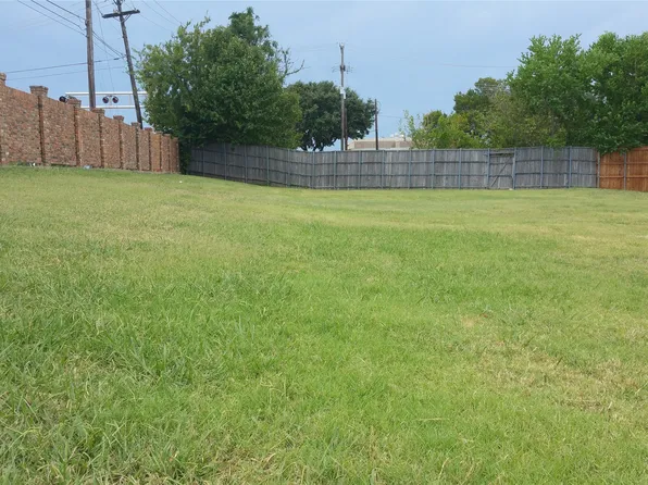 3701 Canon Gate Cir, Carrollton, TX 75007