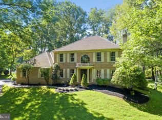 4 Lakeshore Dr, Newtown Square, PA 19073
