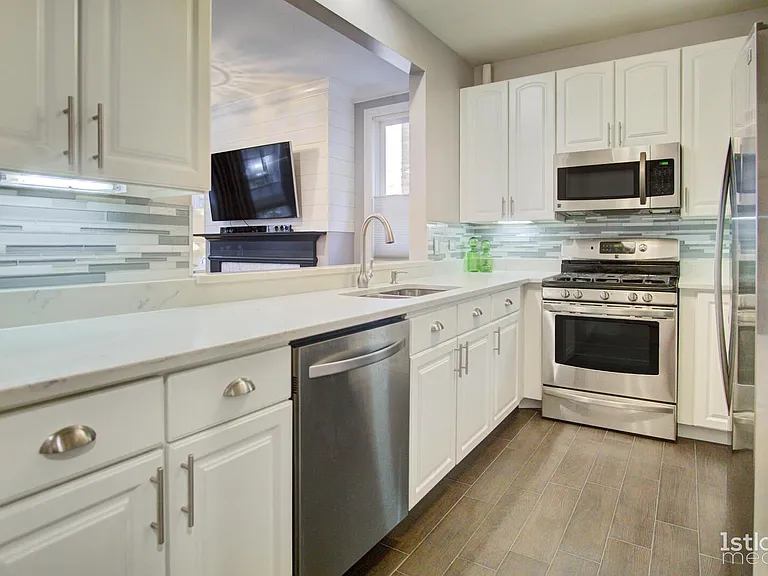904 W Diversey Pkwy #GW — Photo 7