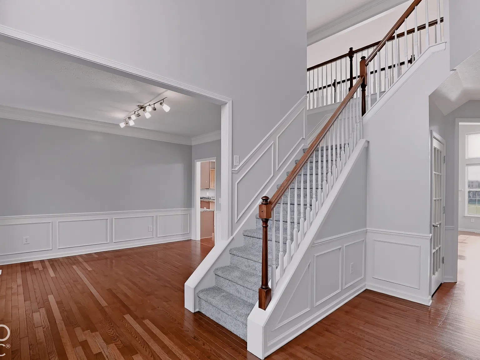 6 bed, 4.0 bath, 6006 sqft, $5,200 — Photo 4