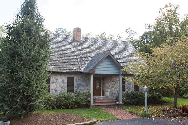 1st image of 906 Circle Dr
