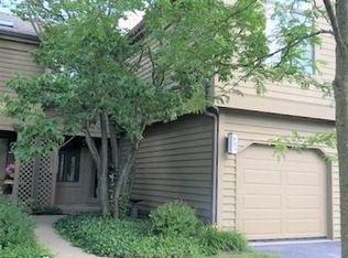 935 N Shoreline Rd, Barrington, IL 60010