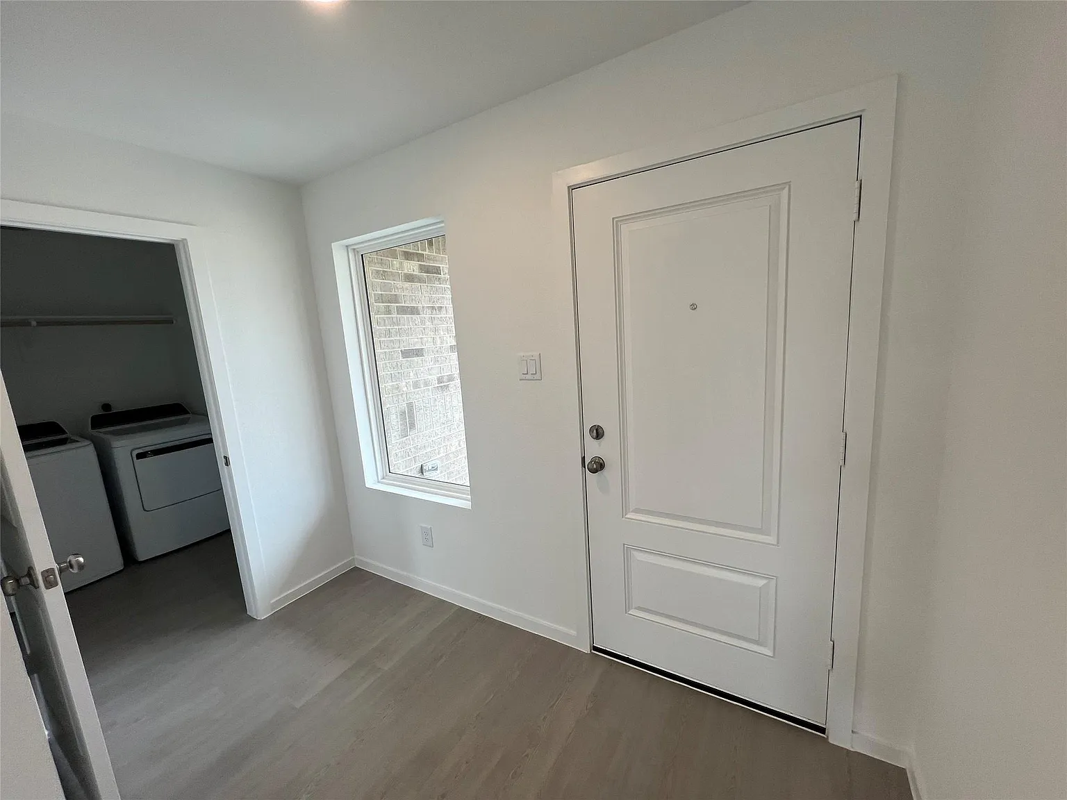 3 bed, 2.0 bath, 1273 sqft, $1,800 — Photo 3