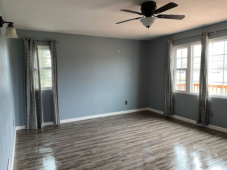 2nd image of 99 Bruce St