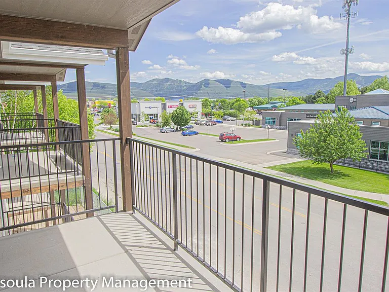 American Way Apartments — Photo 20