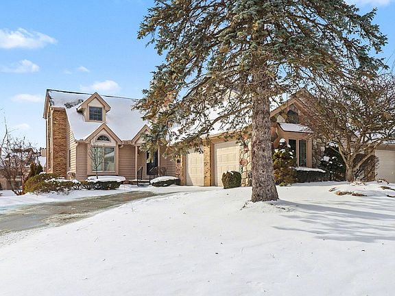 4th image of 18269 Blue Heron Dr E #16