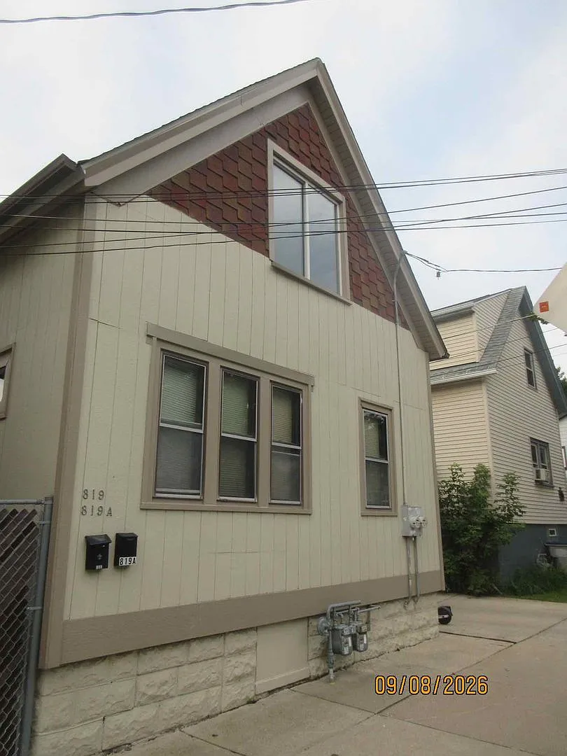 819-825 E. Wright St. — Photo 1