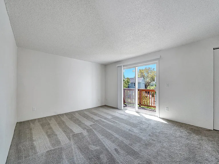 Karens Korner Apartments — Photo 10