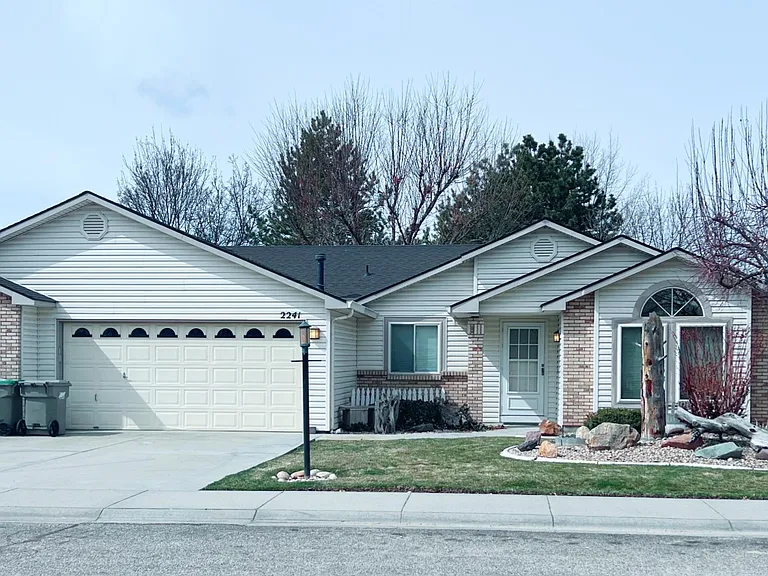 2241 N Coolwater Ave — Photo 1