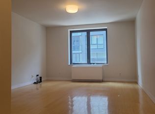 252 E 2nd St APT 3C, New York, NY 10009