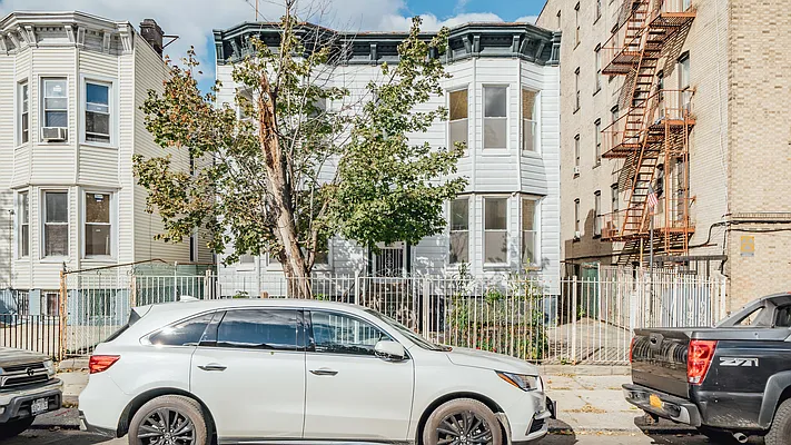 Rented by Nooklyn NYC LLC | media 23