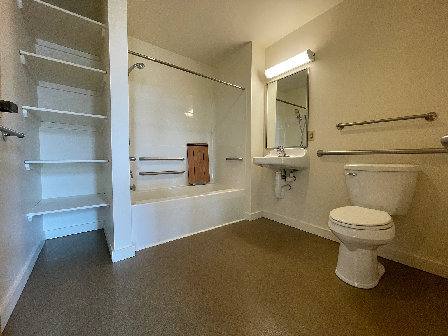 1 bed, $1,433 — Photo 4