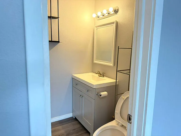 113 NE Madison Cir N #7 — Photo 7