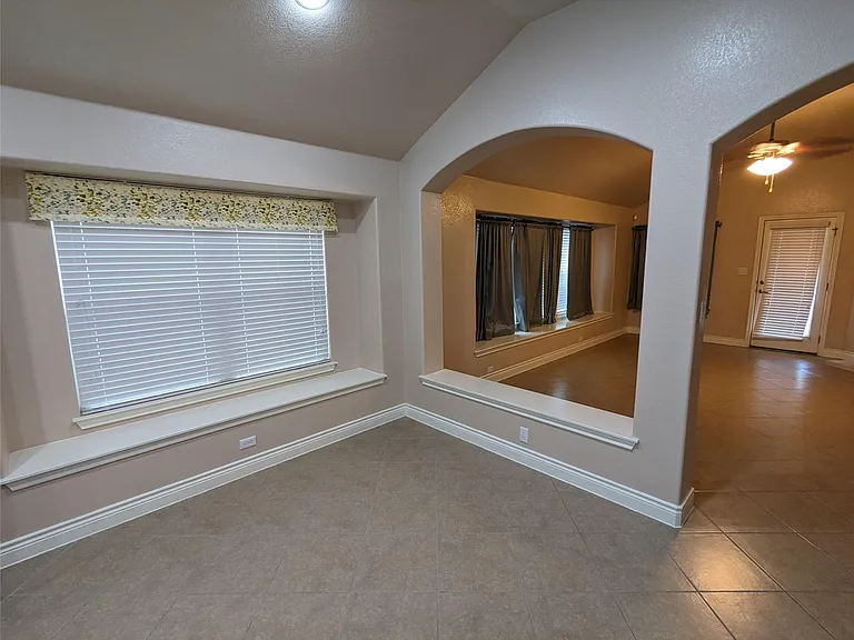 313 Summer Pointe Dr — Photo 10