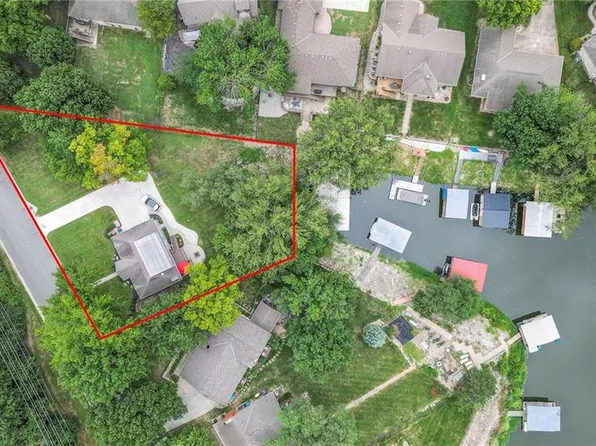 244 N Winnebago Dr, Lake Winnebago, MO 64034