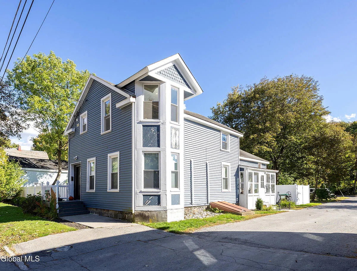 1 bed, 1.0 bath, 1100 sqft, $1,800 — Photo 1