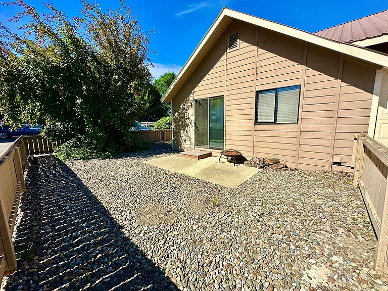 1204 N Brooklane St — Photo 33