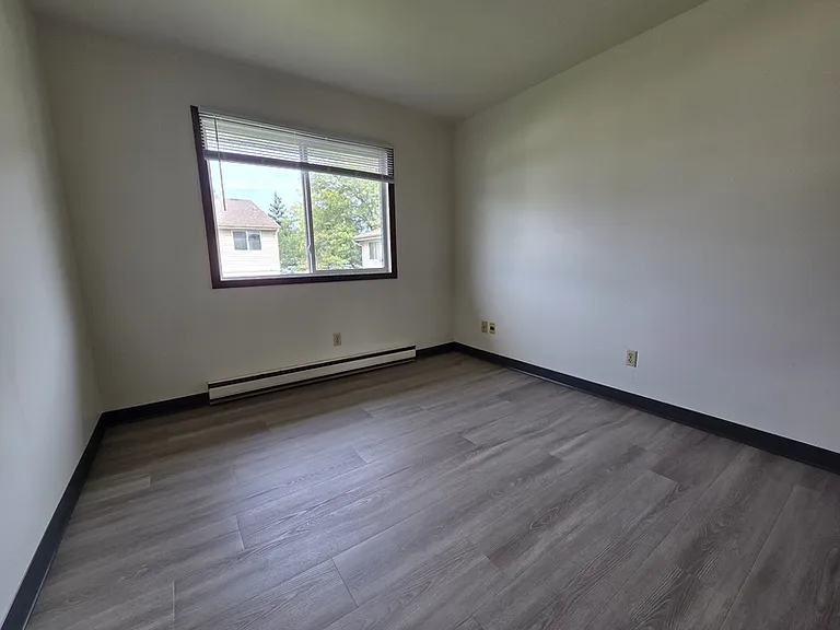 1057 W Cecil St #4 — Photo 18