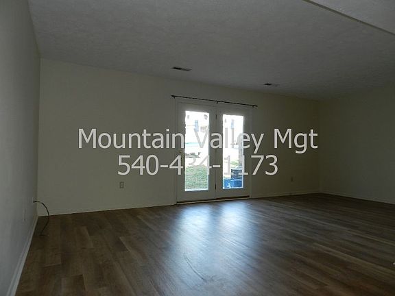 2nd image of 7 Holly Ct APT E