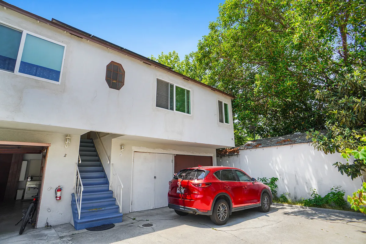 Building Photo - 538 W Harvard St #B