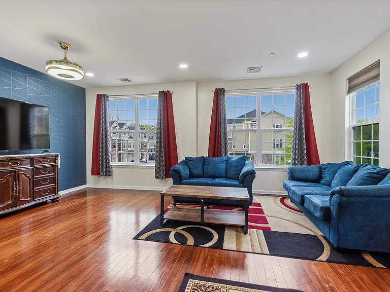 302 Rotando Way — Photo 3
