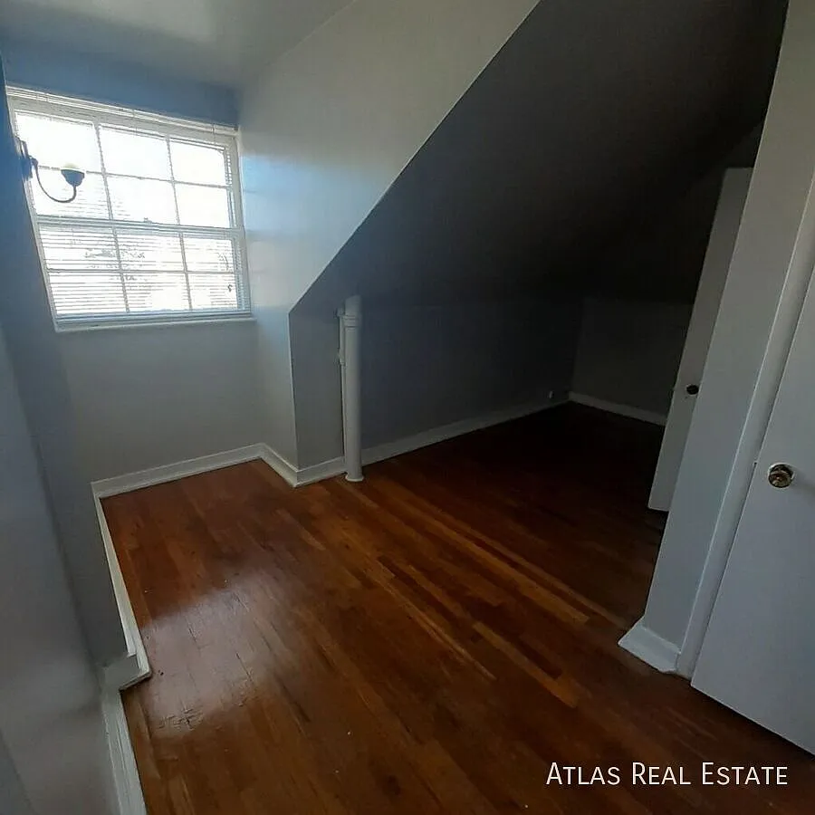Building Photo - 1516 N Cascade Ave #8