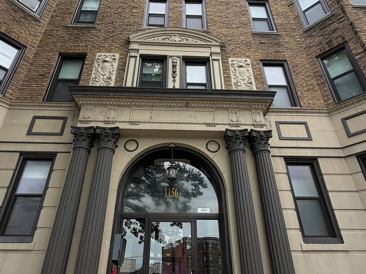 1 bed, 9999 sqft, $2,400 — Photo 1
