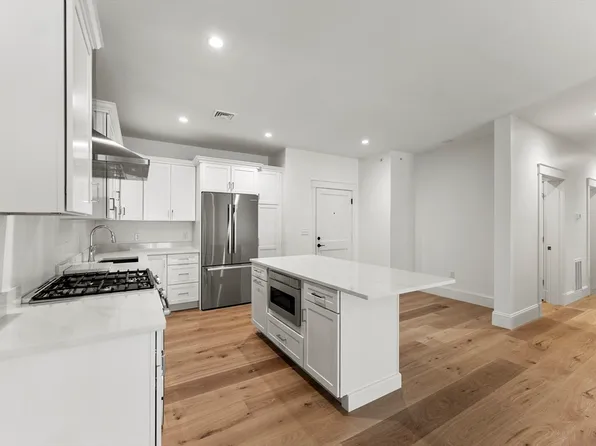 134 Court St #4, Plymouth, MA 02360