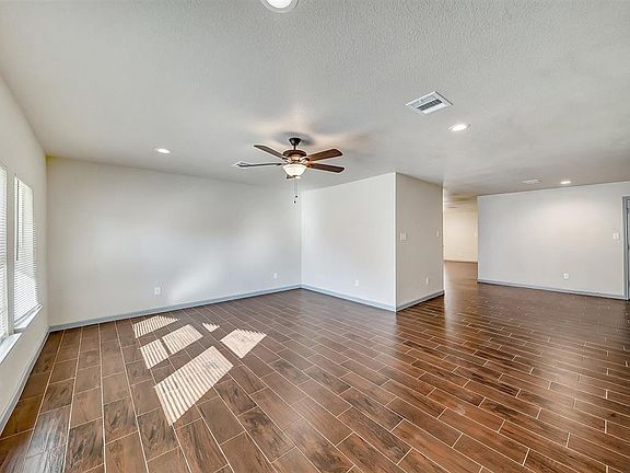 3rd image of 5009 Melinda Dr
