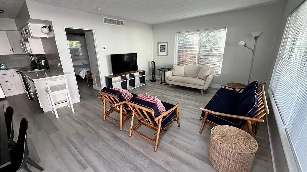 1 bed, 1.0 bath, 600 sqft, $1,800 — Photo 2