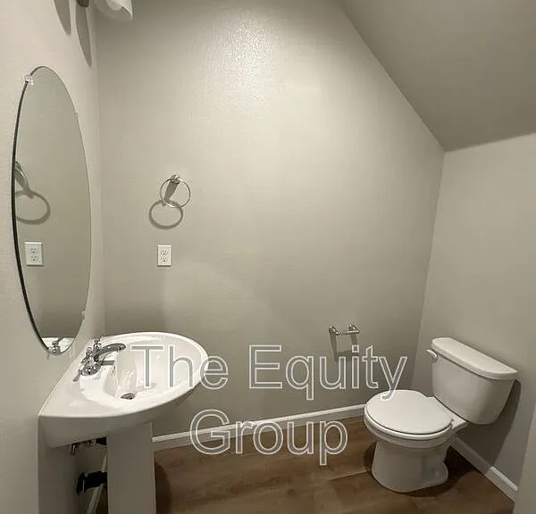 505 S Summit St #103 — Photo 8