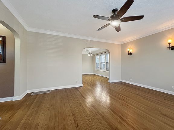 5th image of 5733 W Melrose St #1