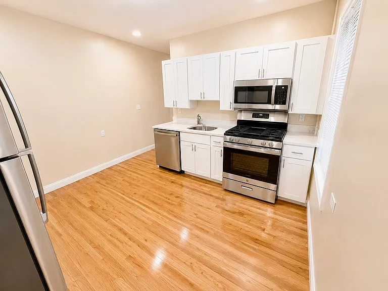 19 Dunlap St #3 — Photo 5