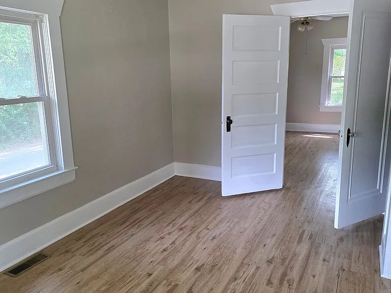 1522 W High St — Photo 9