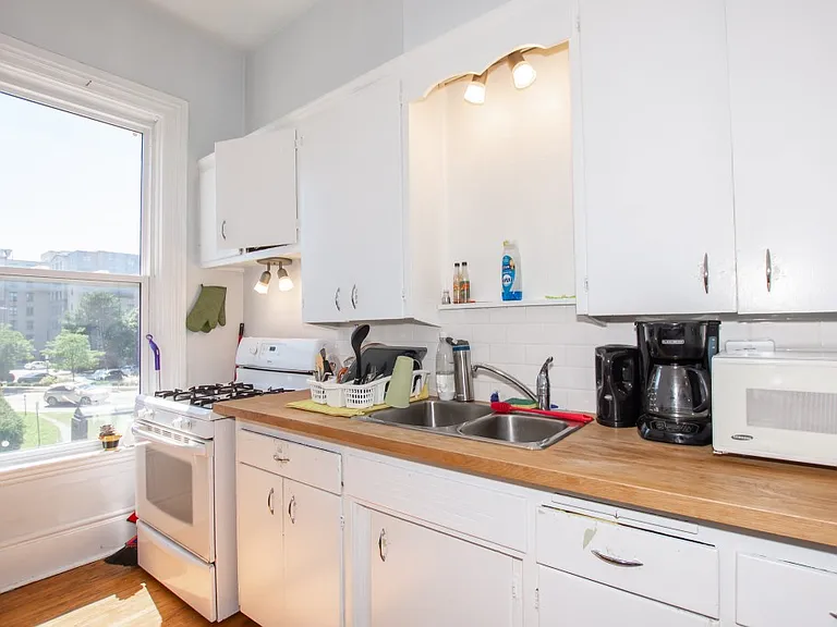 186 James St #4 — Photo 6