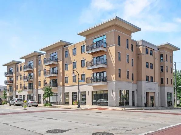 1717 East Kensington BOULEVARD #400, Shorewood, WI 53211