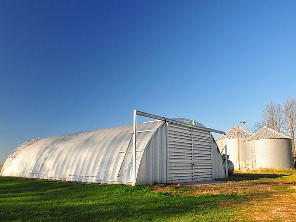 40 X 70 ' Quonset with concrete floor