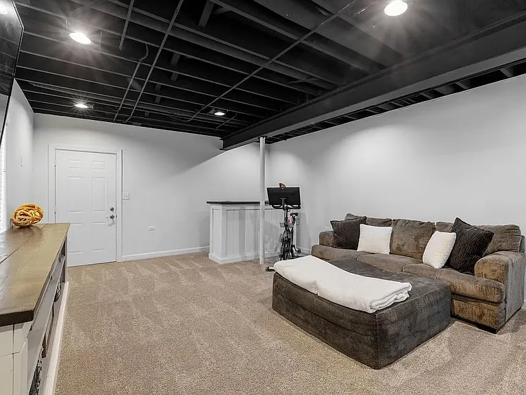 1621 Barthelone Ave — Photo 14