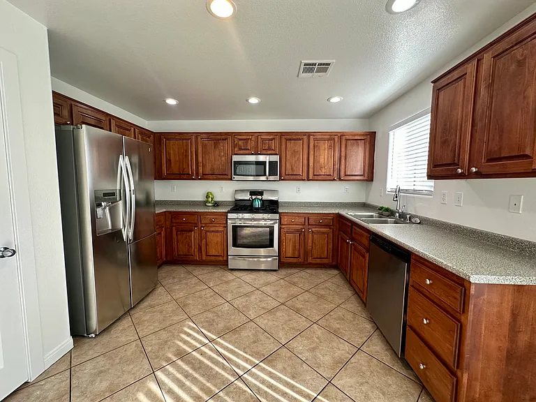 5849 Old English Ct — Photo 13