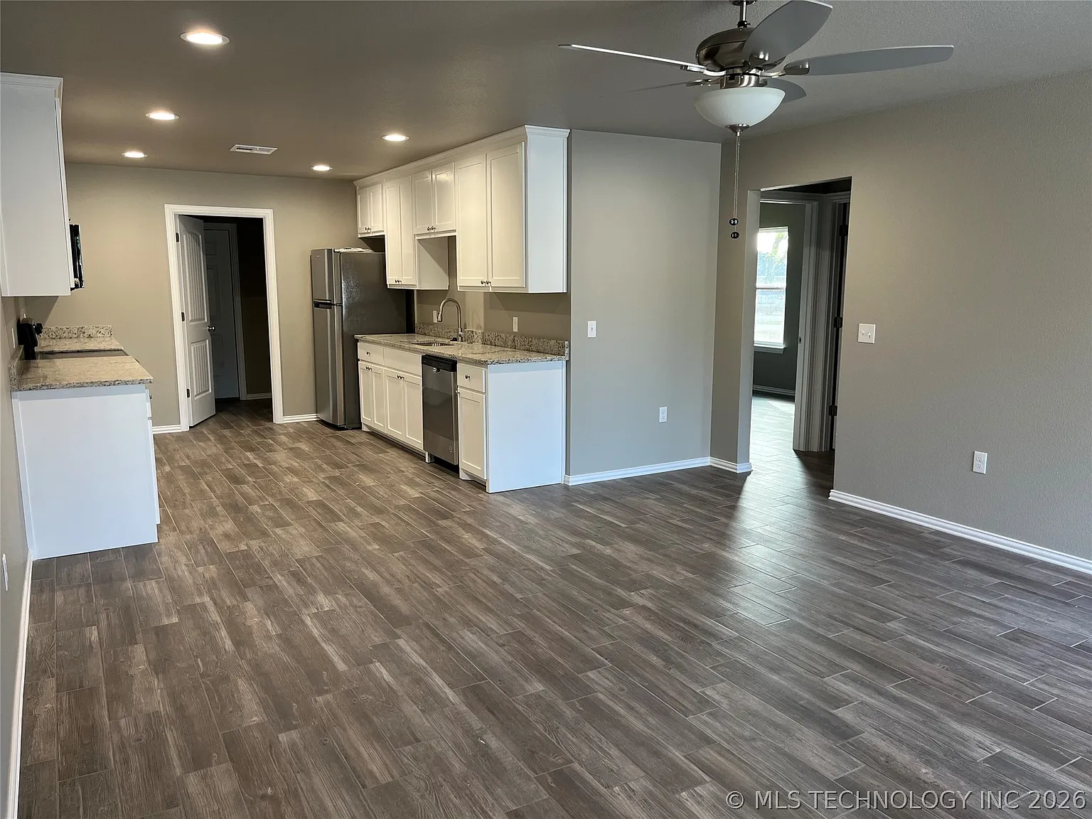 2 bed, 2.0 bath, 1085 sqft, $1,200 — Photo 3