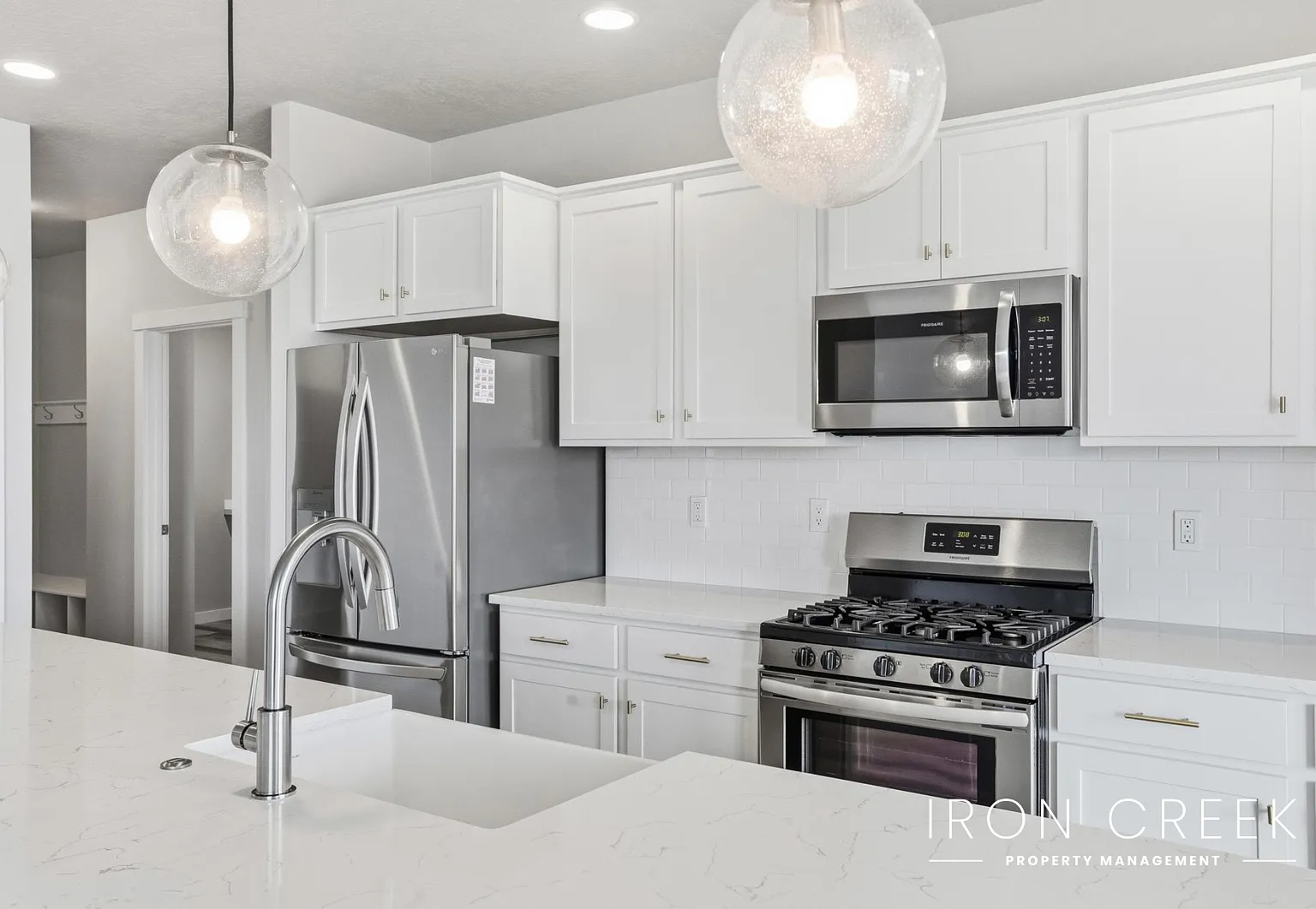 4 bed, 2359 sqft, $2,800 — Photo 3